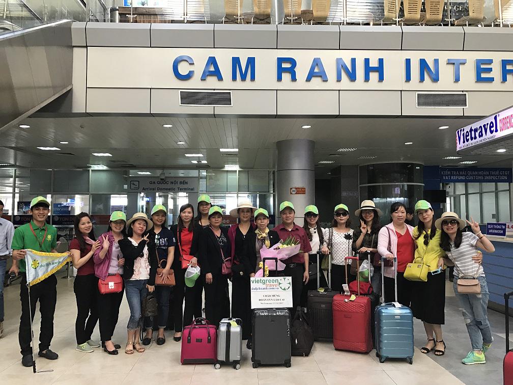 Xe và HDV đón đoàn