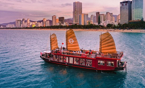 Du thuyền Vịnh Nha Trang
