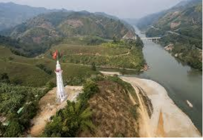 Cột cờ Lũng Pô