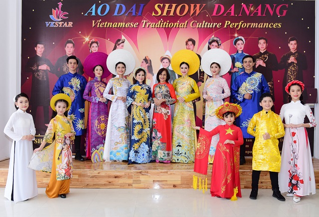 Áo dài show Đà Nẵng