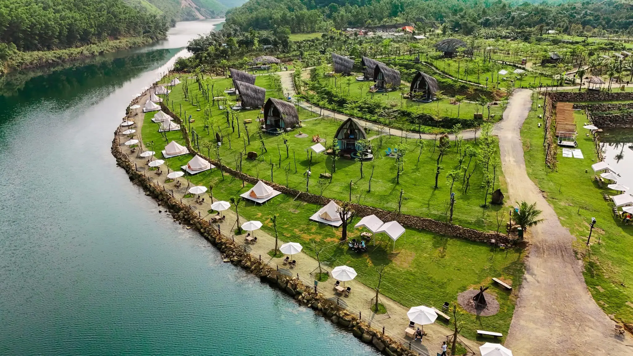 NÔNG TRẠI LEAF VILLAGE & FARM