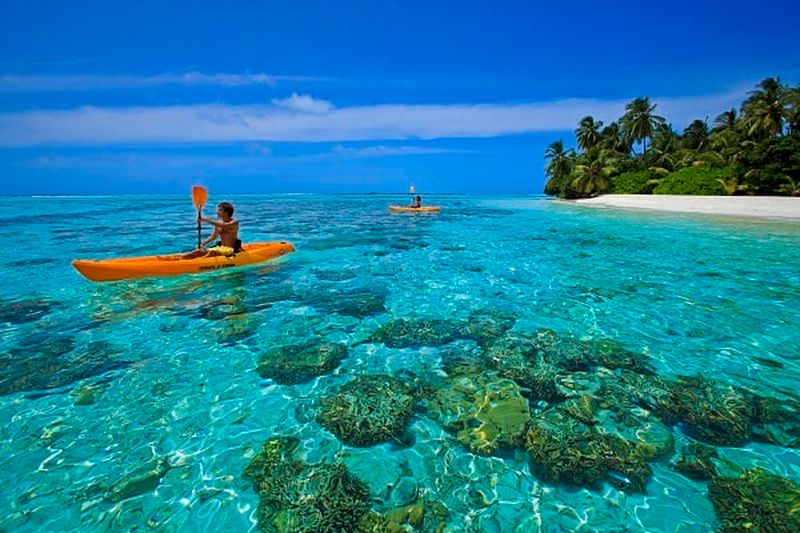 Khám phá bãi biển Lăng Cô