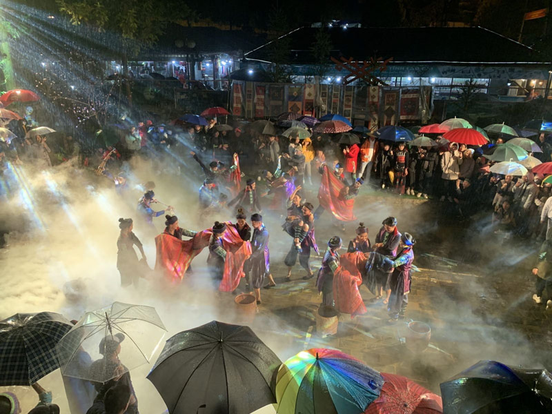 Chợ Tình