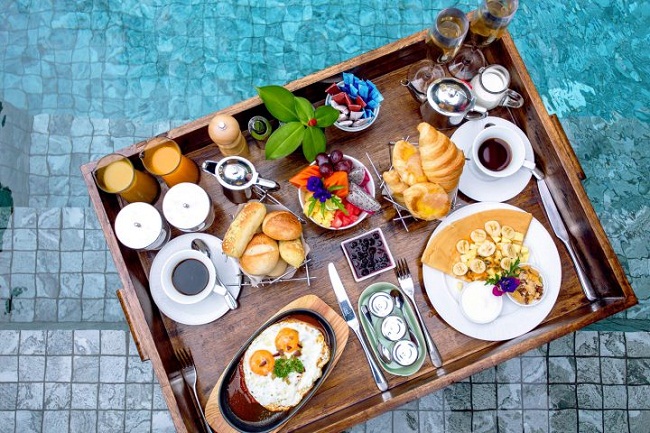 Dùng bữa sáng tại resort