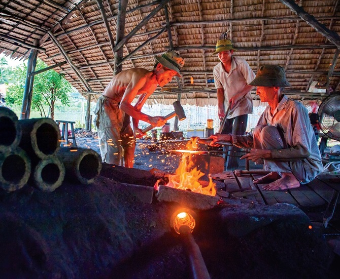 Làng rèn Phúc Sen