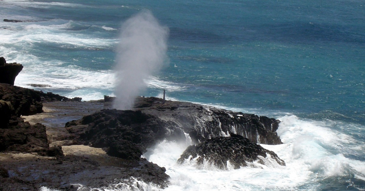 Bãi đá phun nước Halona (Halona Blowhole)