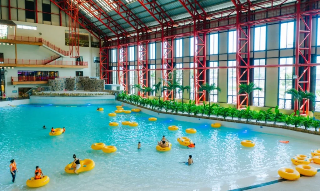 Tắm biển hồ tạo sóng