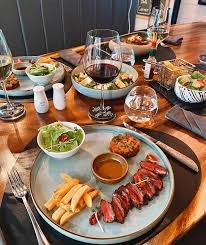 Ăn tối nhà hàng