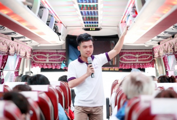 Lên xe trở về điểm đón ban đầu