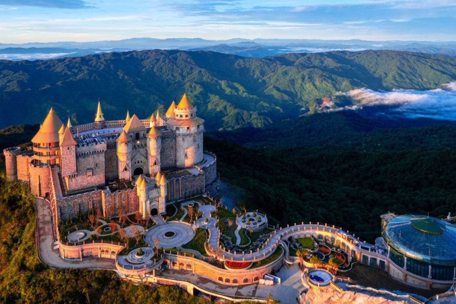 Xe và HDV đón đoàn