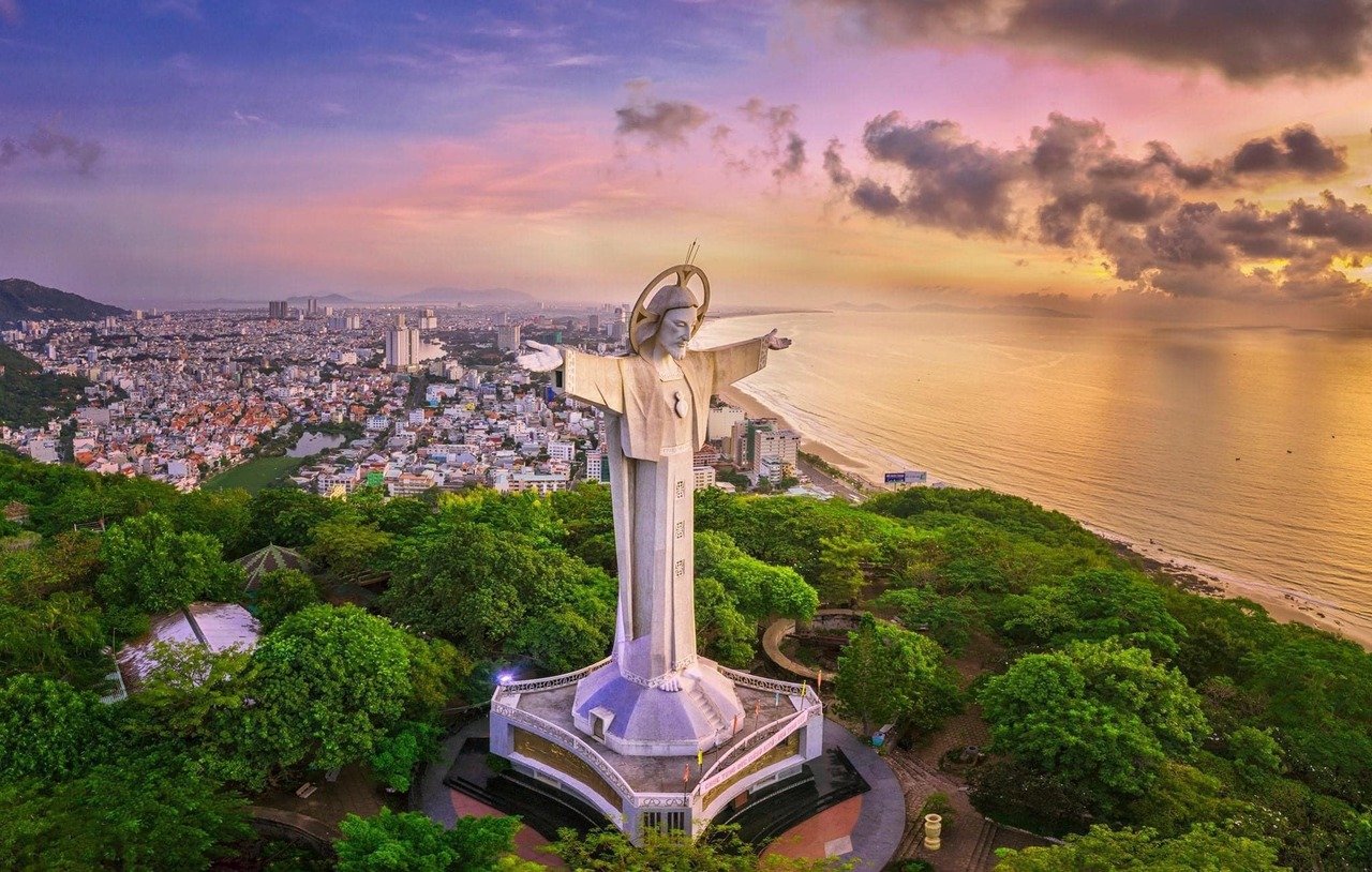 Tượng chúa Jesus lớn nhất châu Á - Asia's largest statue of Jesus
