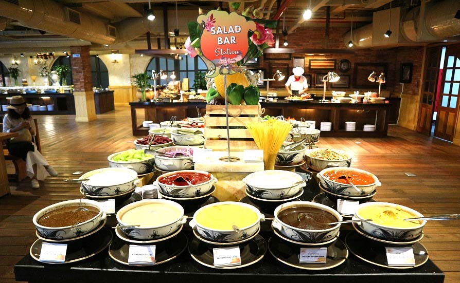 Ăn trưa tại Bà Nà